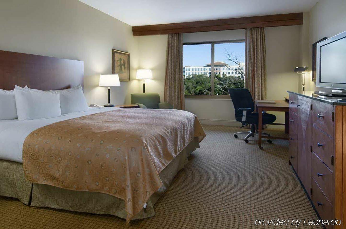 Hotel Hilton Carillon Park